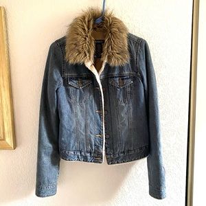 Abercrombie and Fitch Jean jacket with fur collar and lined inside